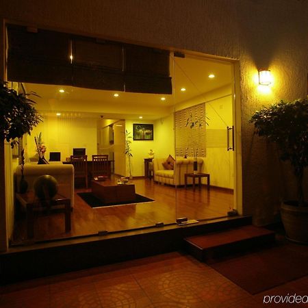 Justa Off Mg Road Hotel Bengaluru Kültér fotó