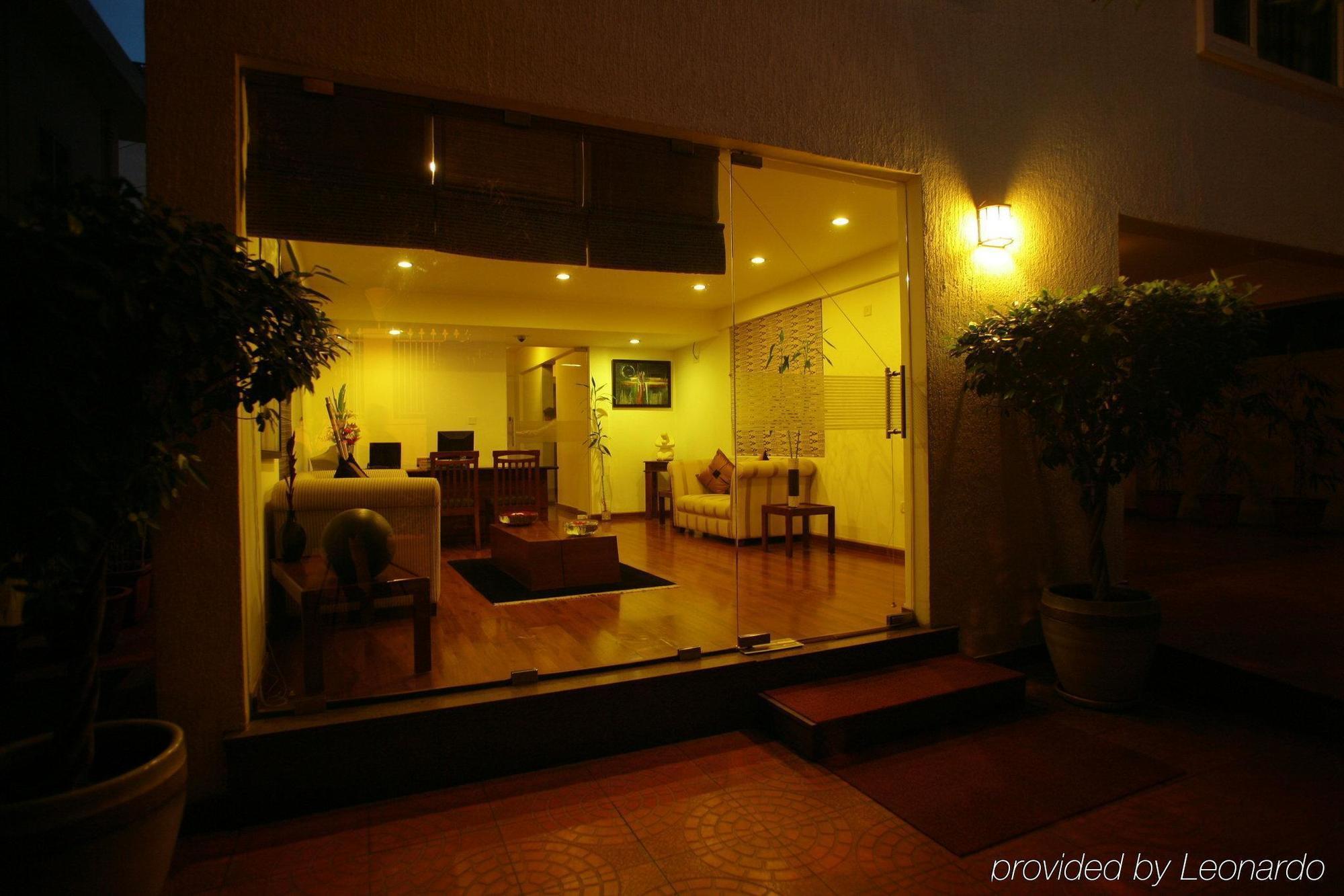 Justa Off Mg Road Hotel Bengaluru Kültér fotó