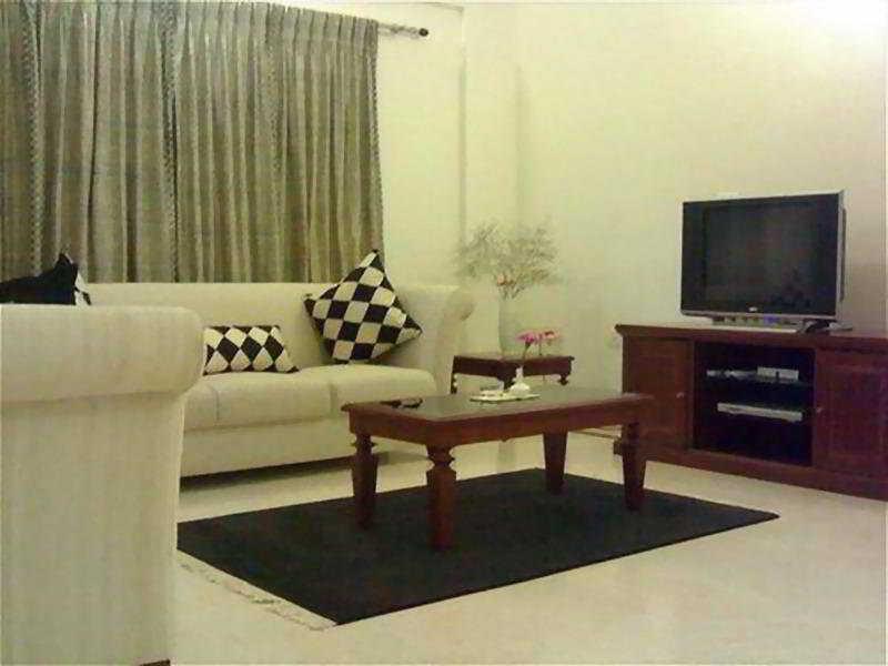 Justa Off Mg Road Hotel Bengaluru Szoba fotó