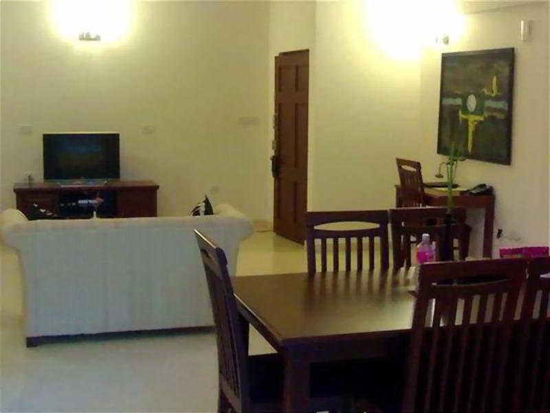Justa Off Mg Road Hotel Bengaluru Szoba fotó