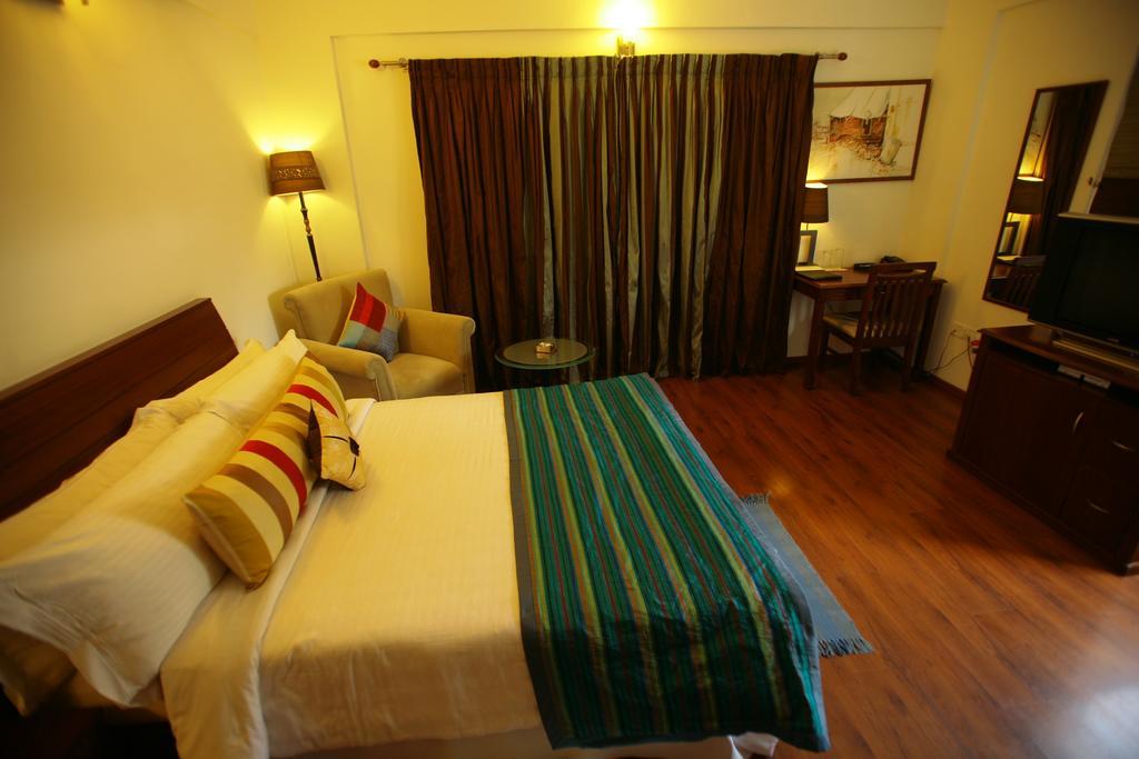 Justa Off Mg Road Hotel Bengaluru Kültér fotó