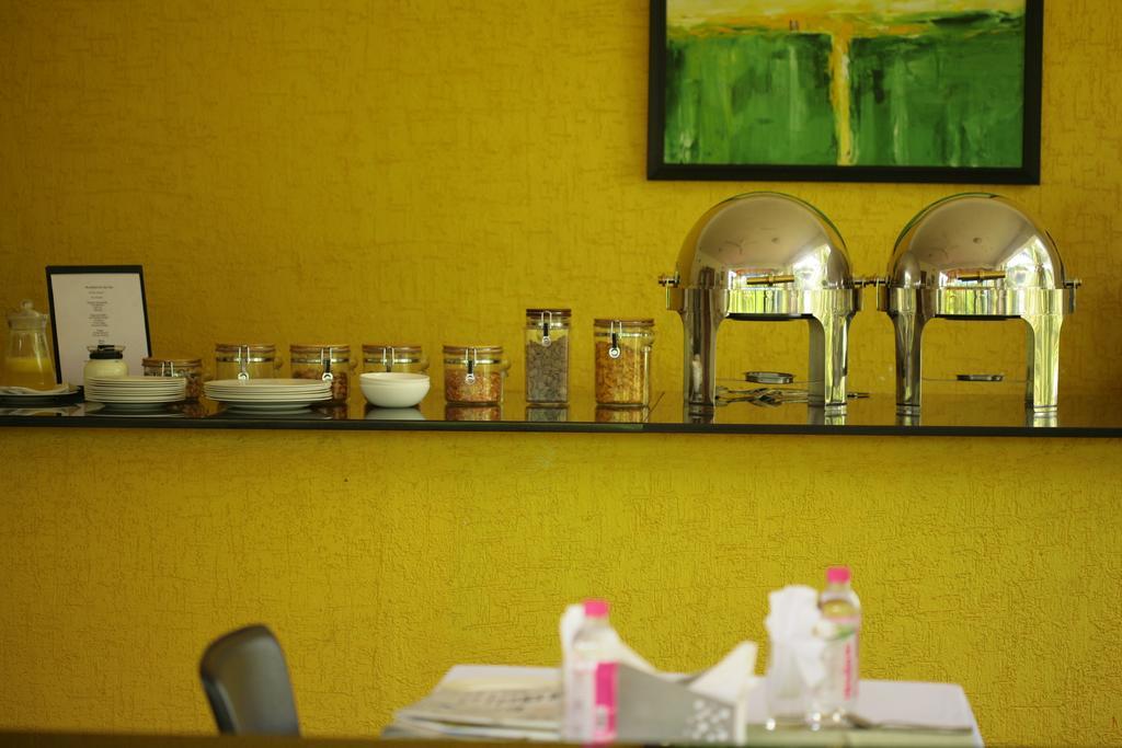 Justa Off Mg Road Hotel Bengaluru Kültér fotó