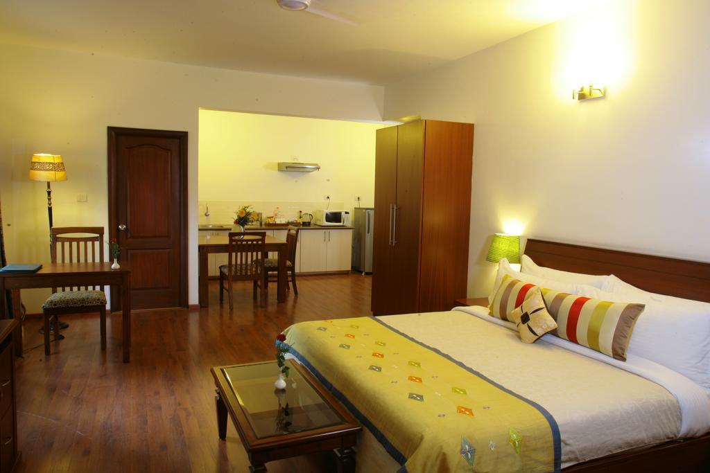 Justa Off Mg Road Hotel Bengaluru Kültér fotó